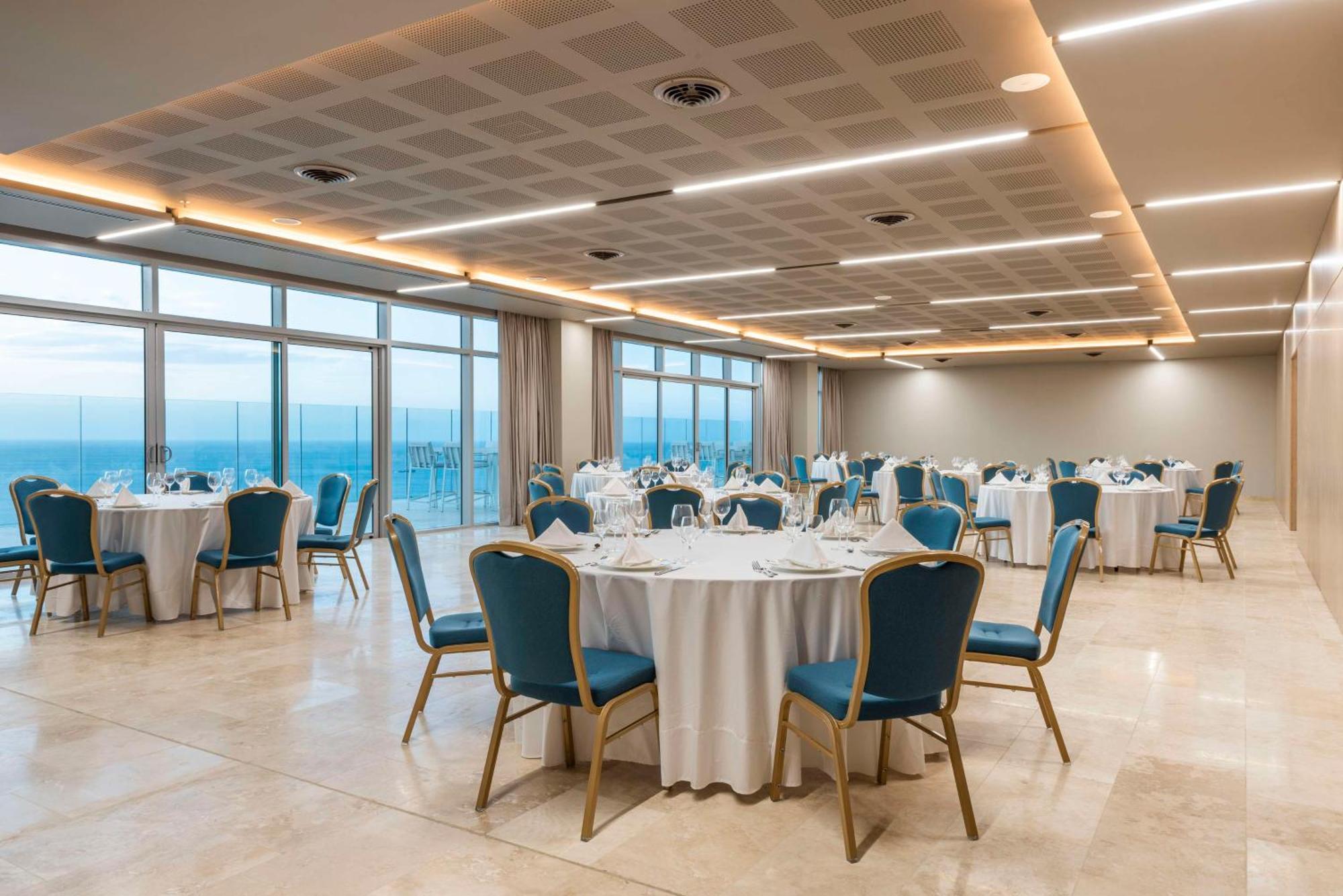 Готель Hilton Santa Marta Екстер'єр фото